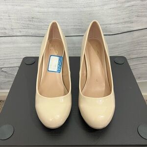 Nude Pumps